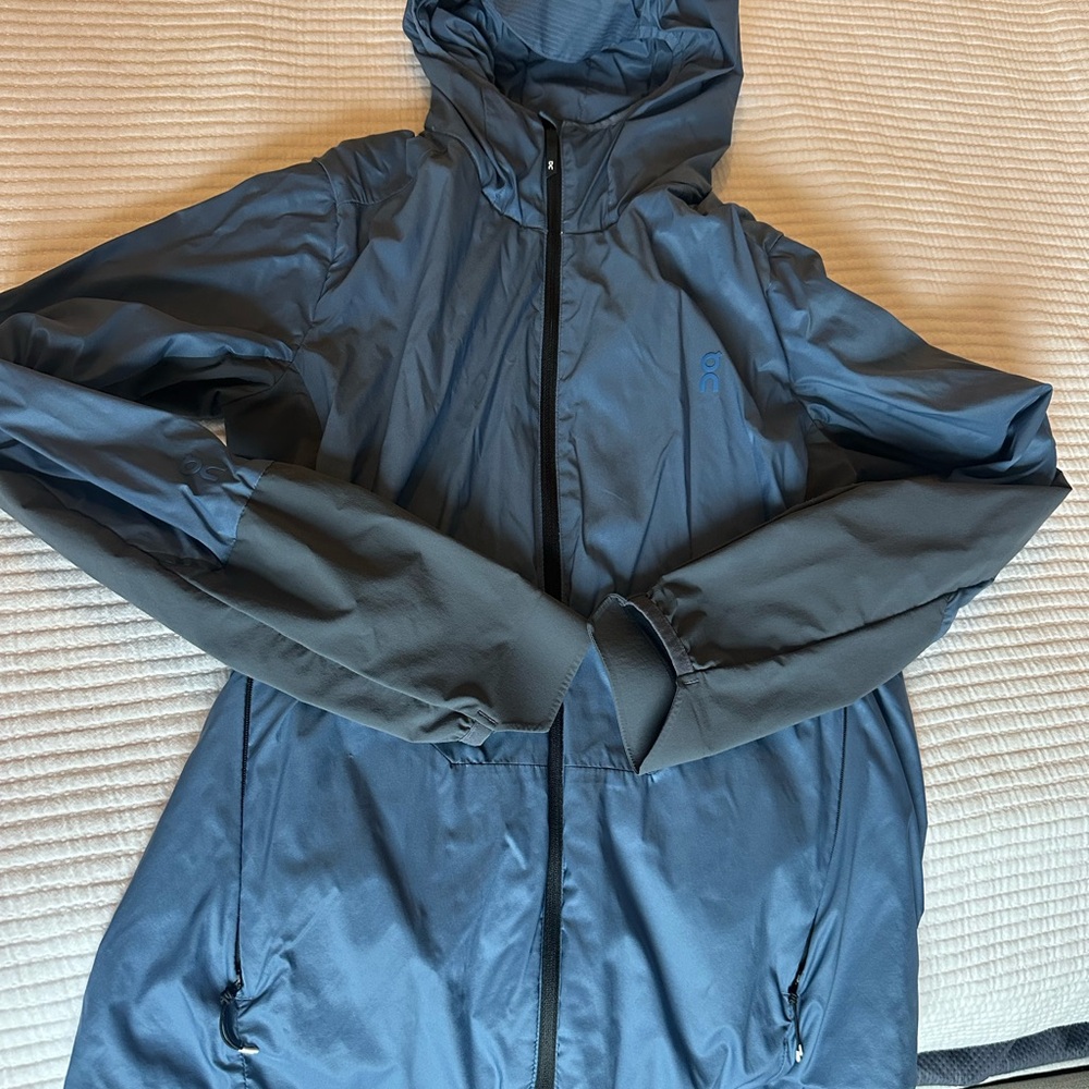 Womens ON Cloud insulator water repellent hooded jacket SM